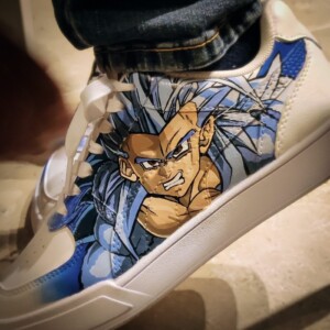 Customisation Dragonball baskets_sneakers_customisees_a_la_main_avec_peinture_de_dragonball_super_sangohan_et_sangoku_en_peinture_sur_cuir